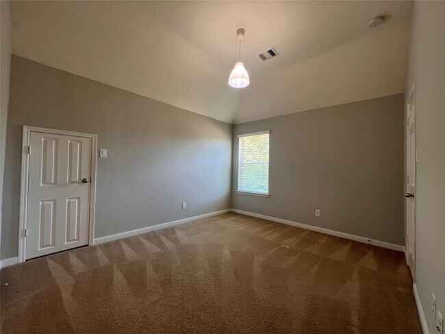 Building Photo - 6102 City Shores Ln