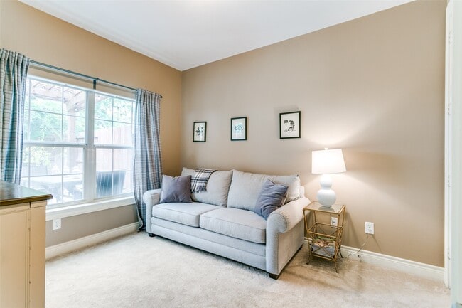 Building Photo - 5742 Kiam St