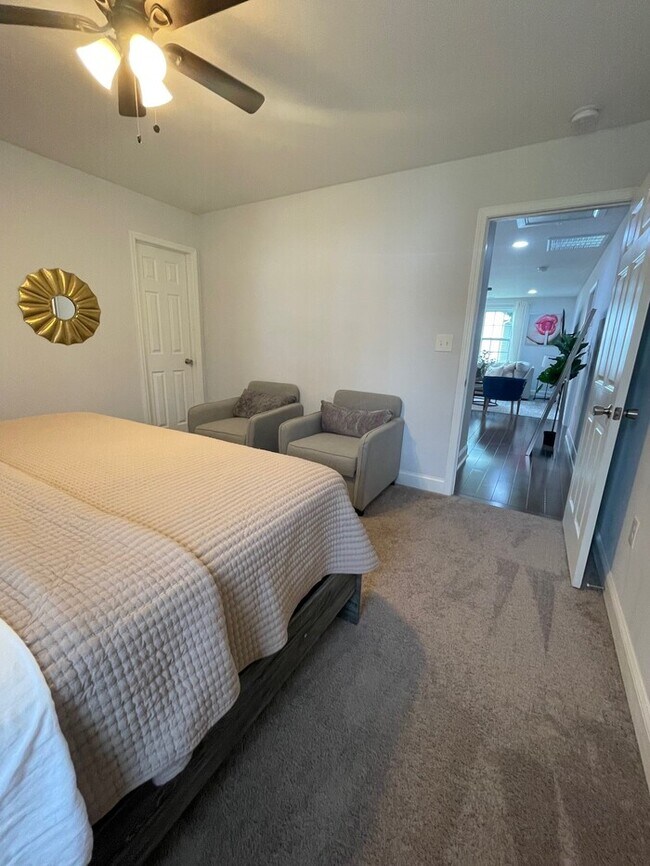 Building Photo - Beautifully Furnished 4-Bedroom Home with ...