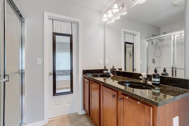 Building Photo - 3 bdrm, 3.5 bath Townhome on the Beltline in Grant Park!