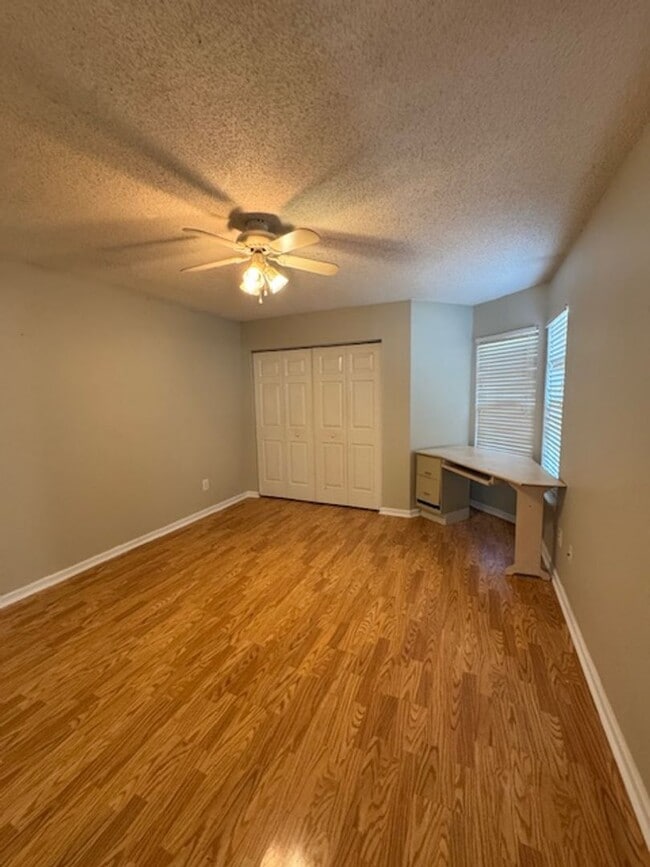 Building Photo - Lauren Place - Northchase