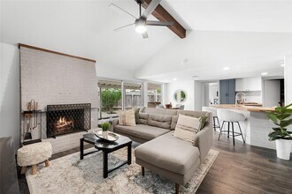 Building Photo - 2408 Shiloh Dr