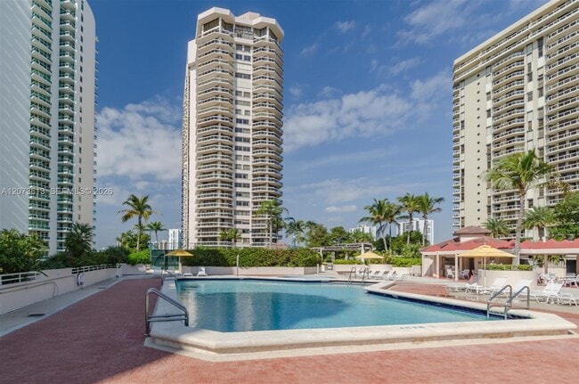 Building Photo - 20185 E Country Club Dr