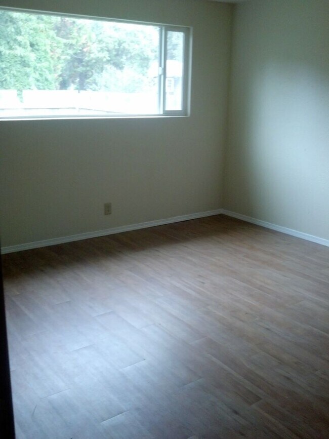 Building Photo - 109nst