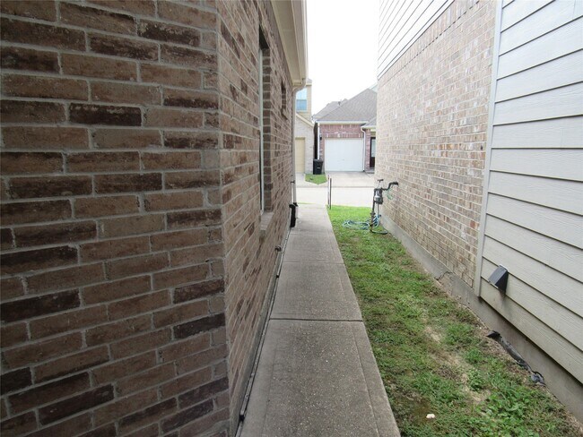 Building Photo - 13514 Villa Arbor Dr