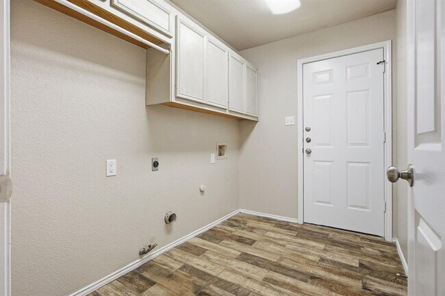 Building Photo - 141 Comanche Trail