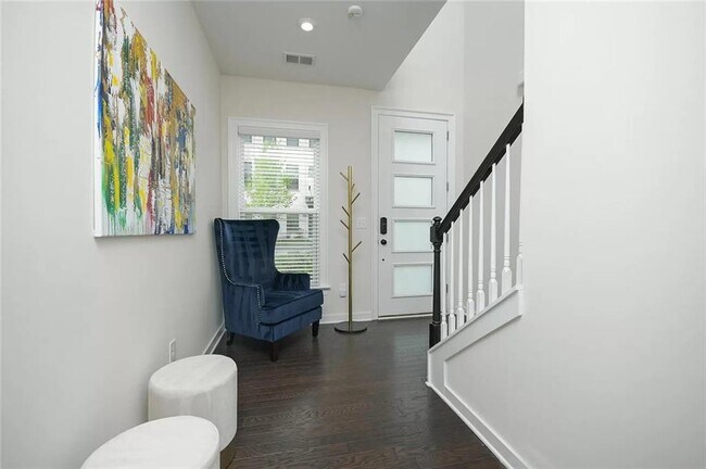 Building Photo - 2048 Holtz Ln