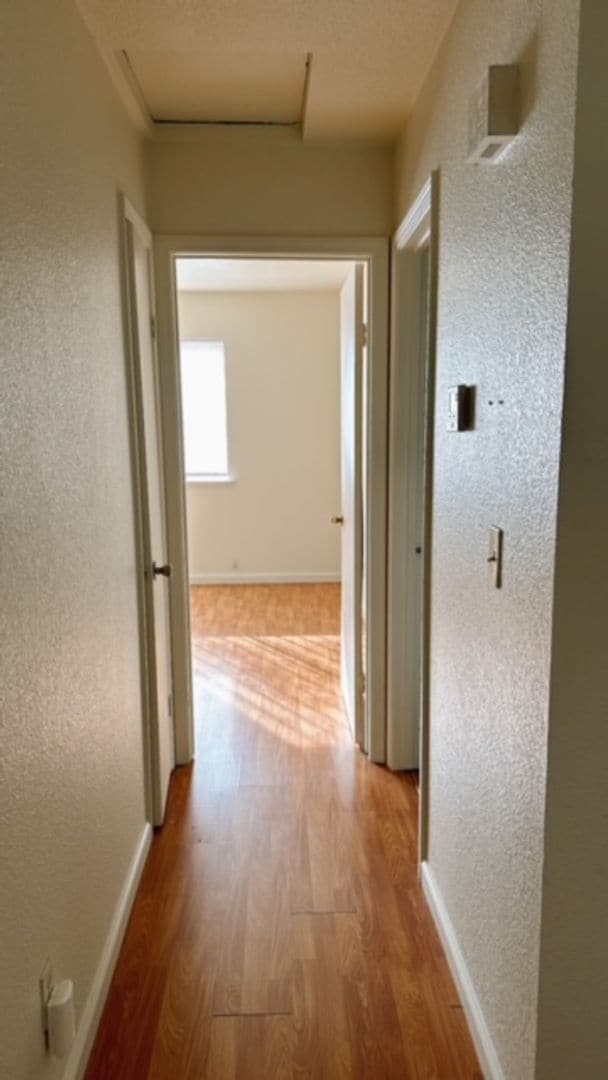 Building Photo - Walking distance to San Joaquin Elementary