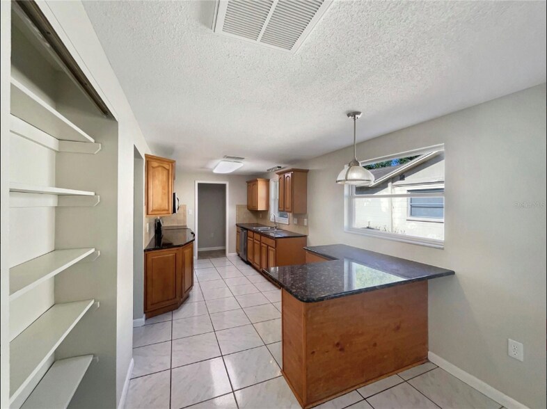 Building Photo - 1714 Sanchez Ave