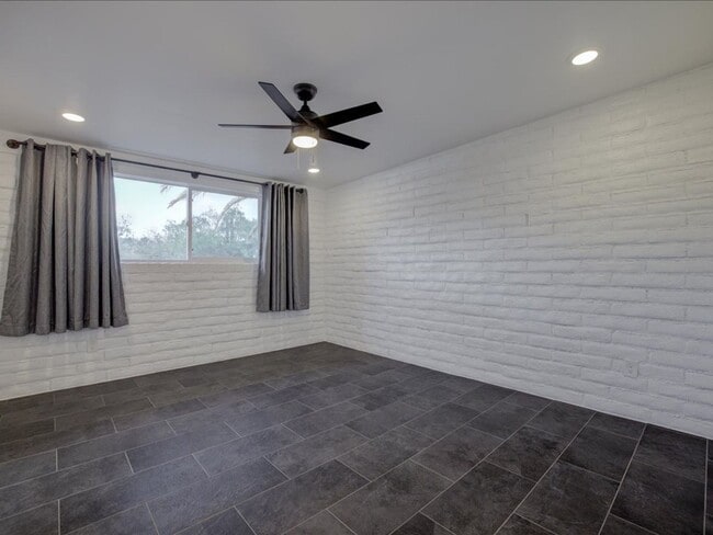 Building Photo - 8551 E Lee Pl