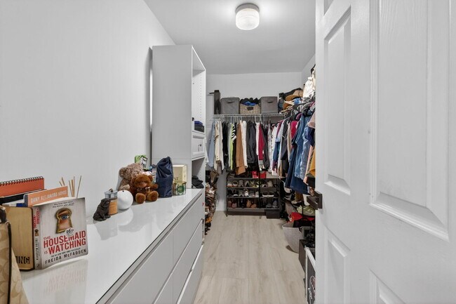 Building Photo - 481 SW Aster Rd