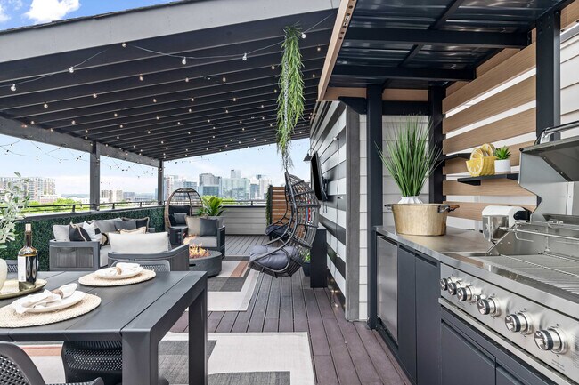 Building Photo - 1015D 12th Ave S