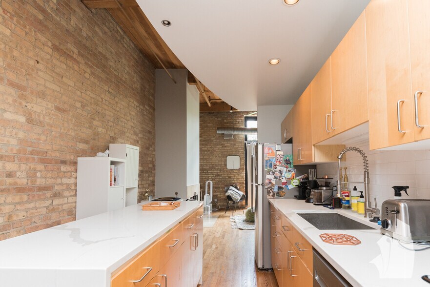 Building Photo - 2300 W Wabansia Ave