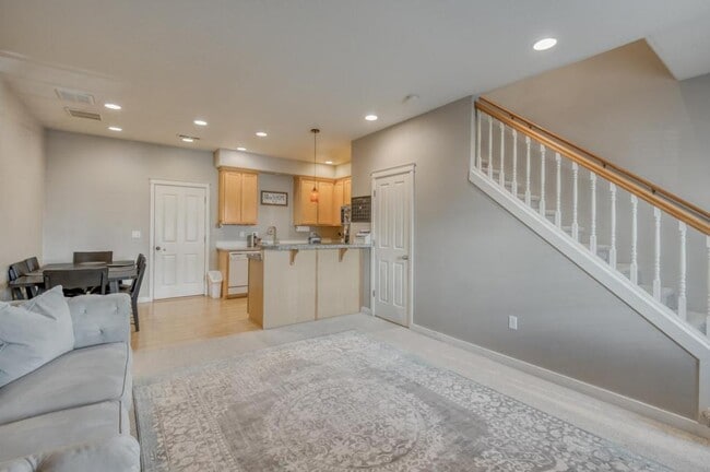 Building Photo - 2528 NW 2nd Terrace