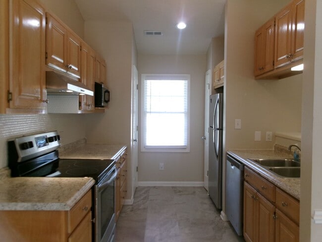 Building Photo - 2 bedroom,2 bath home in Meadowoods commun...