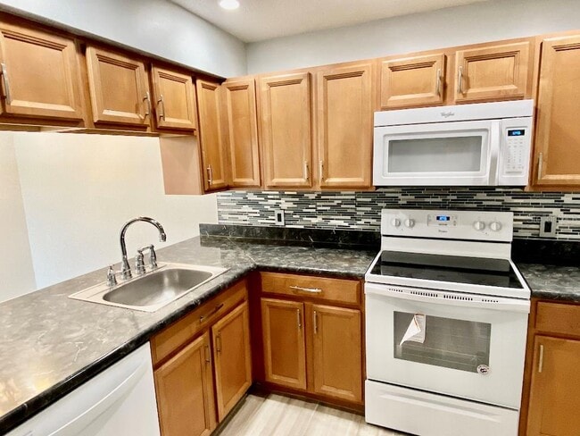 Building Photo - 6126 Curry Ford Rd