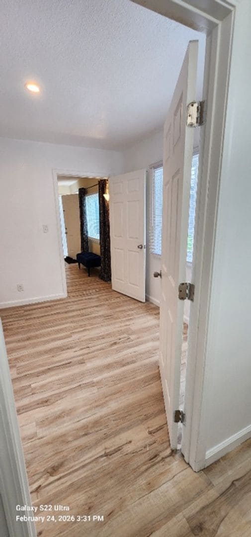 Building Photo - Large ADU Completely Renovated Single Occupancy Unit Semi Furnished