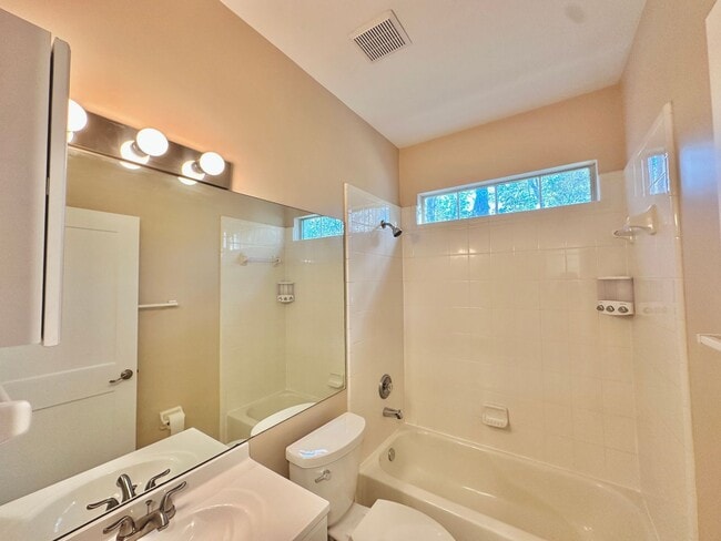 Building Photo - Beautifully Updated 2BR/2BA Corner Lot Home in Mill Pond – Monticello