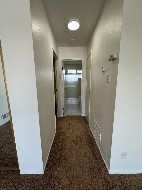 Building Photo - 472 Lincoln Cir