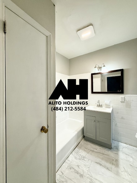 Building Photo - 104 N 10th St