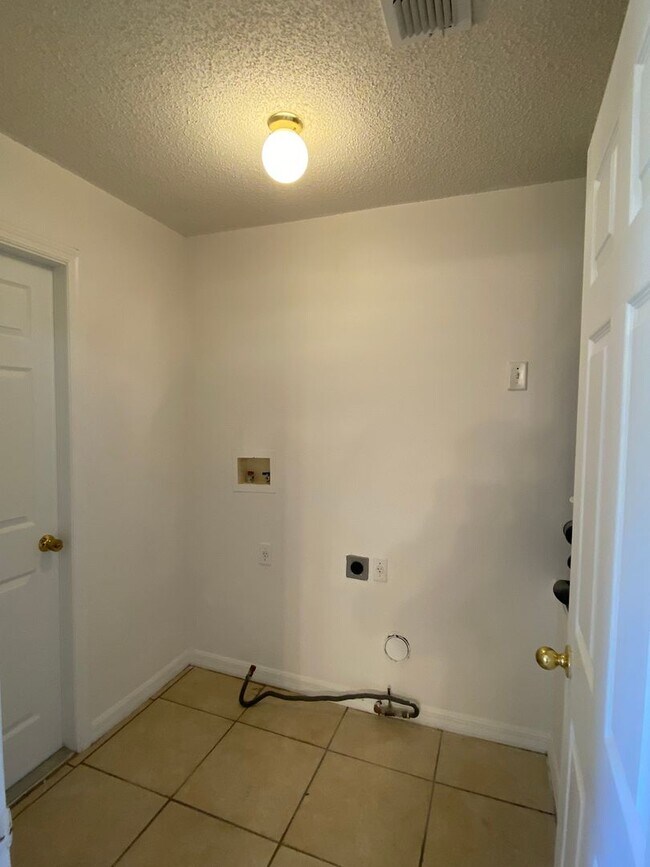 Building Photo - 15327 Lafite Ln