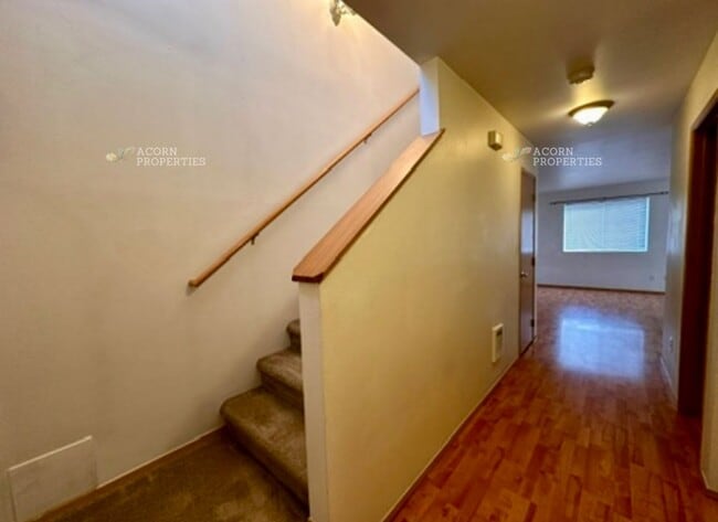 Building Photo - 402 Meadow Ct NW
