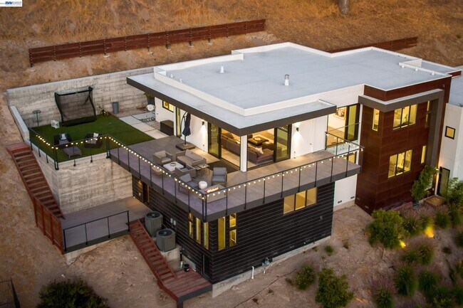 Building Photo - 297 Las Quebradas