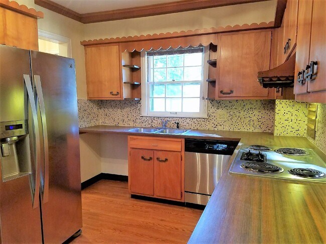 Building Photo - 3 bed 2 bath Riverside Home