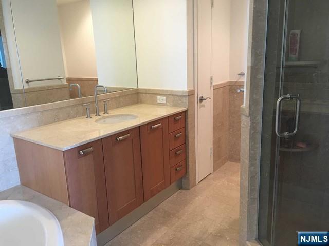 Building Photo - 8100 River 615