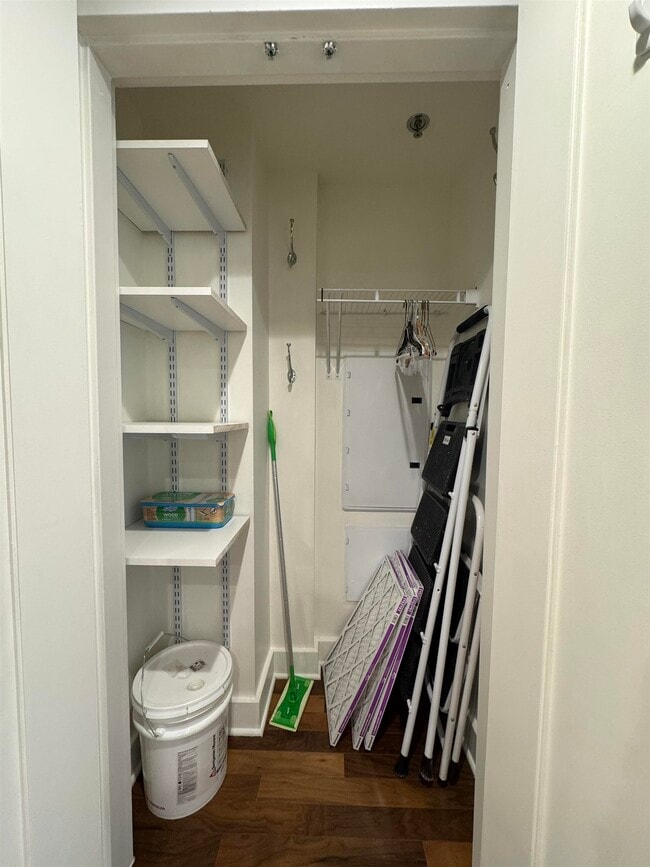 Building Photo - 800 Jackson St