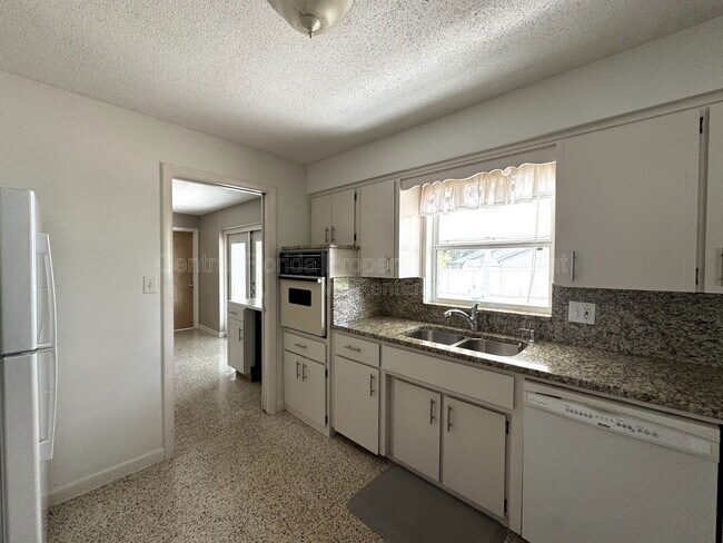 Building Photo - 903 Marscastle Ave