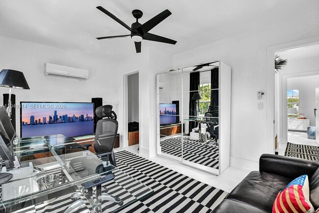 Building Photo - 4722 SW 5th St