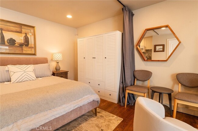 Building Photo - 327 3rd St