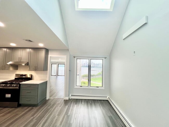 Building Photo - 4C Cove Ln