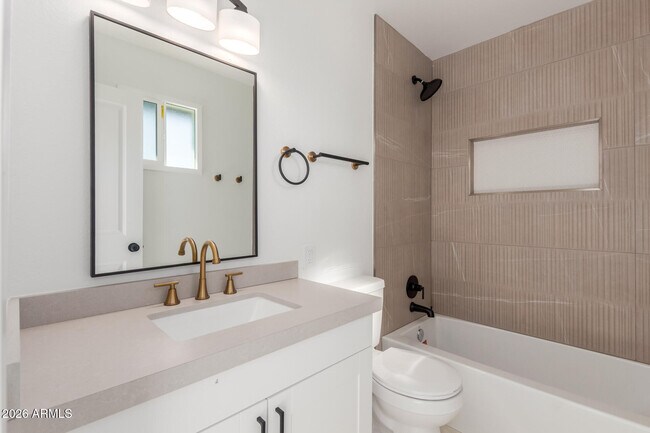 Building Photo - 1103 E Palmcroft Dr