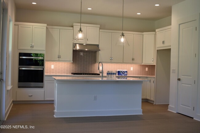 Building Photo - 33 Oakmoss Dr
