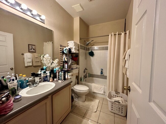 Building Photo - 3384 Corona Village Way