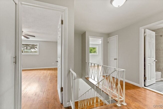 Building Photo - 117 Treeland Cir