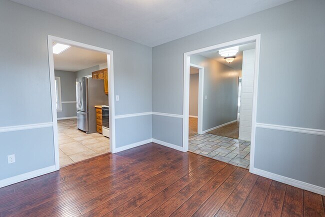 Building Photo - 3 Bed 2.5 Bath Springfield, MO