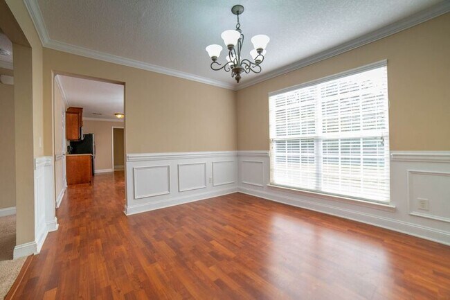 Building Photo - 211 Augusta Way