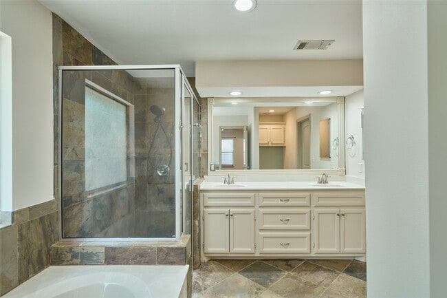 Building Photo - 13613 Vail Dr