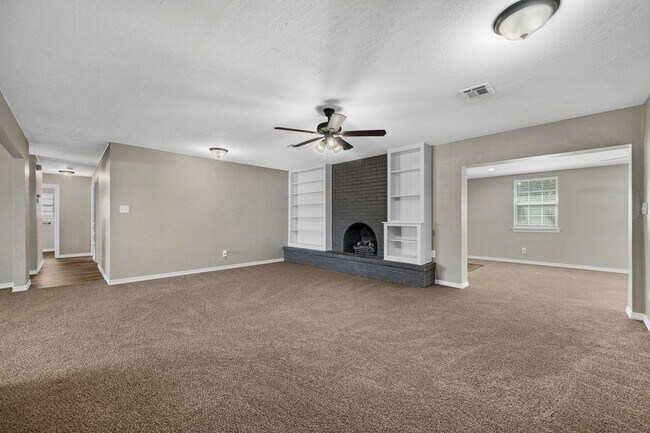 Building Photo - Remodeled