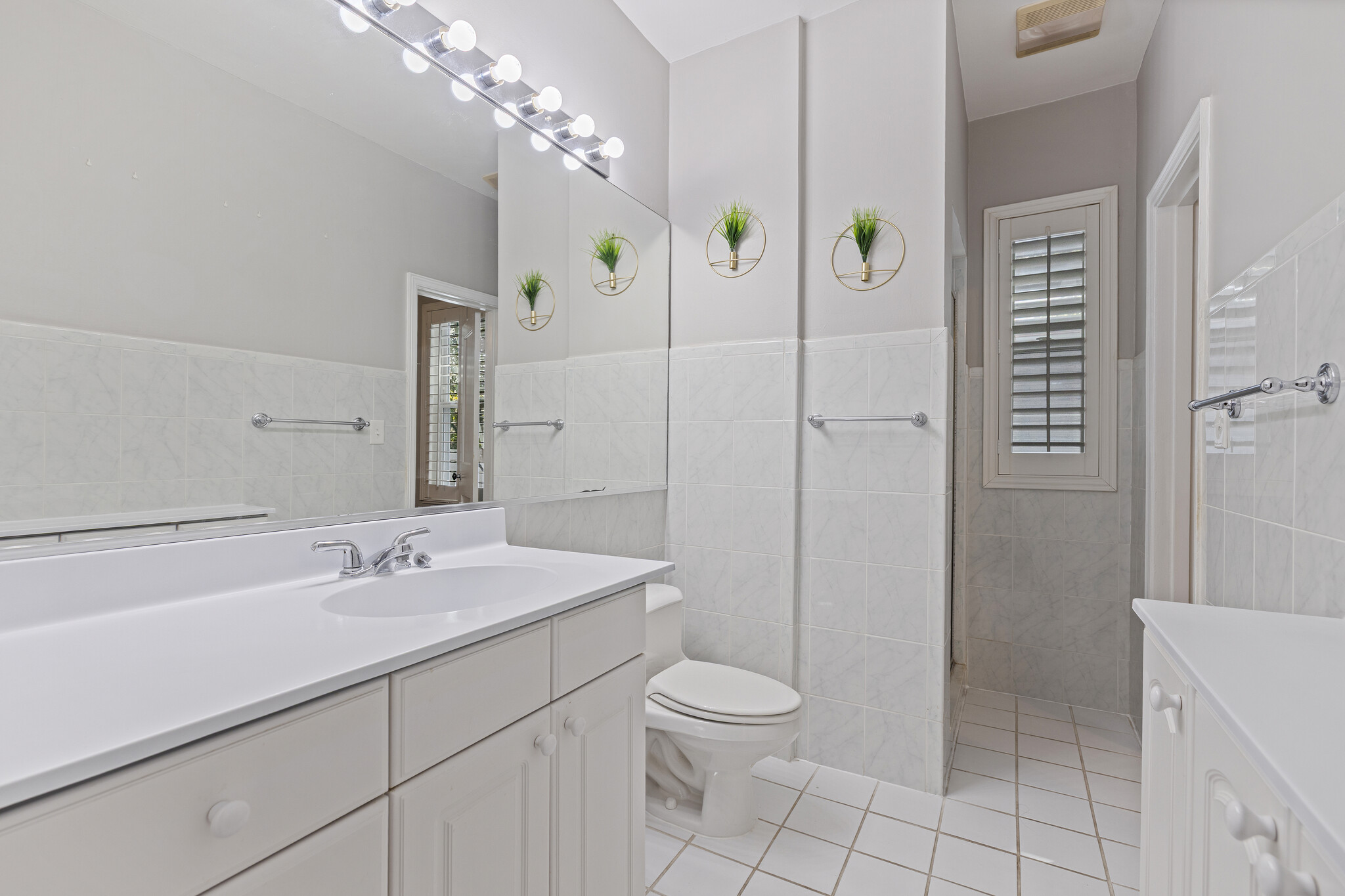 Building Photo - 106 25th Ave NE