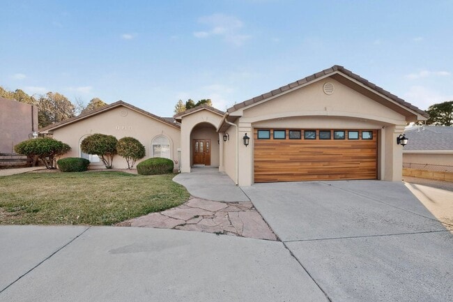 Building Photo - Executive Rental