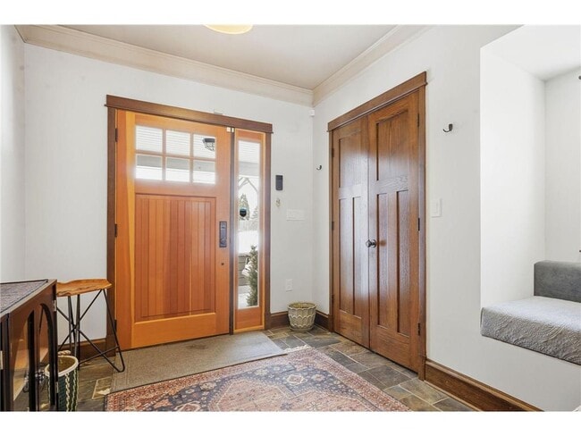 Building Photo - 241 Russell Ave S