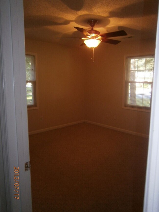 Building Photo - 414 Kenwoood Dr