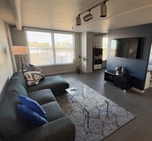 Building Photo - 535 W Thomas Rd