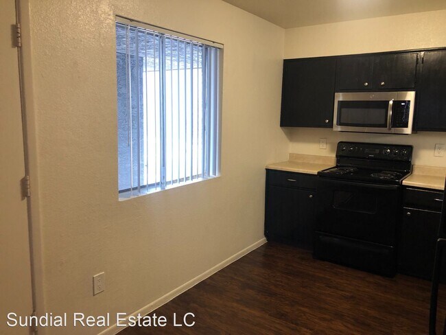 Building Photo - 1107 E University Dr