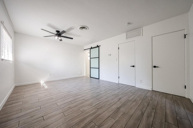 Building Photo - 2816 N 33rd Pl