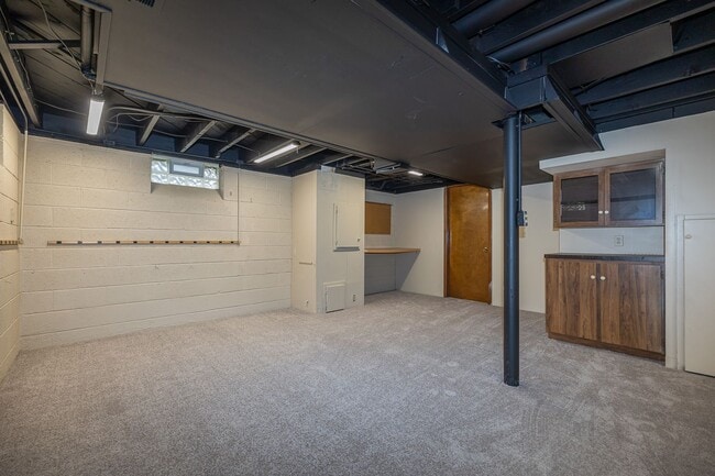 Building Photo - Newly Renovated - Spacious 4 Bedroom - 2 B...